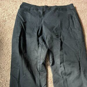 Women's Stretchy Capri Pants - BLACK